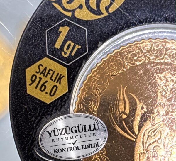 Altın kutusu üzerinde Yüzügüllü Kuyumculuk logolu gümüş kuyumcu güvenlik etiketi